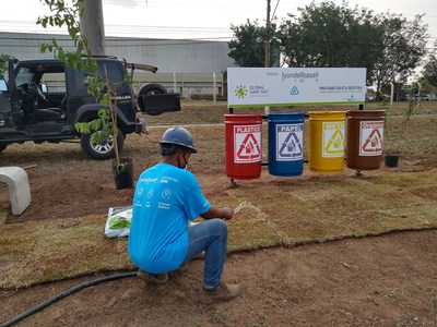 Voluntários da LyondellBasell do mundo todo realizaram ações como parte de seu compromisso com a sustentabilidade, em 18 de setembro, durante o 22º Global Care Day da empresa. O Global Care Day da LyondellBasell é um dia de serviços para os funcionários de toda a empresa e suas famílias. (PRNewsfoto/LyondellBasell Industries)