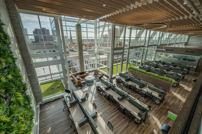 The Architecture and Design team within Life Time has completely reimagined the top three floors at 30 South Ninth Street (a former YMCA building) with modern architecture, stunning spaces – including two outdoor rooftop areas – and an abundance of amenities covering an incredible 54,000-square-feet.