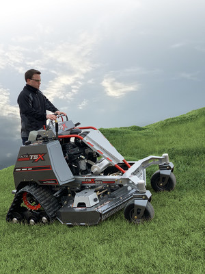Thanks to its exclusive track system, the award-winning Altoz TSX allows operators to safely and effectively mow terrain that traditional mowers simply cannot.