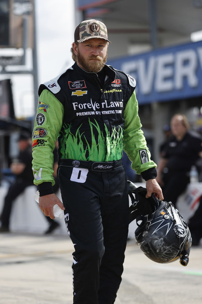 K9Grass by ForeverLawn, the premium artificial grass designed specifically for dogs, is proud to team up with the NASCAR Xfinity race series, Jeffrey Earnhardt, and the JD Motorsports team.