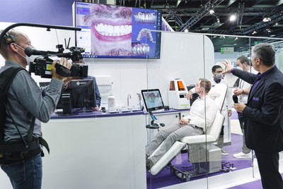 Anyone unable to visit the Cologne trade show in person can tune in online to exocad’s IDS live stream for top-notch software tutorials hosted by exocad experts, first-hand impressions of the trade event and interviews with strategic partners on the showroom floor.