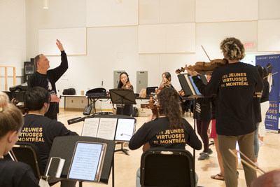 The Festival's artistic director, Denis Brott M.C., took advantage of several days of rehearsals to share his expertise and vast knowledge. (CNW Group/Montreal Chamber Music Festival - Les Jeunes Virtuoses de Montral)