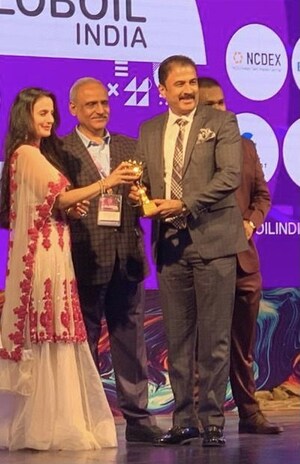 Sanjay Ghodawat Receives 'Globoil Philanthropist of the Year 2021' Award