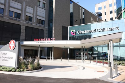 Cincinnati Children’s Hospital Medical Center is celebrating the completion of a new Critical Care Building, a $600 million investment that involved three years of construction on the hospital’s main campus in Avondale.
The 632,500-square-foot facility expands and enhances services for children, including patients needing emergency care, newborn or pediatric intensive care, cardiac care, or bone marrow transplants.