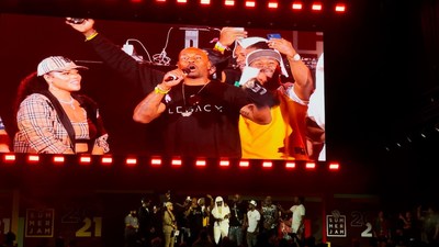 Entertainment lawyer Navarro Gray, presenting a $50,000 donation to the Hip Hop Has Heart Foundation on behalf of Legacy Records, on stage at Hot97's 2021 Summer Jam event.