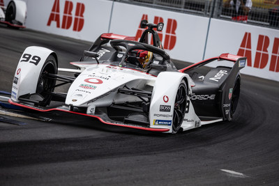 Vancouver will experience electric car racing on July 2, 2022 as ABB Formula E showcases the world's most advanced e-mobility technology at the Canadian E-Fest (CNW Group/ABB inc.)