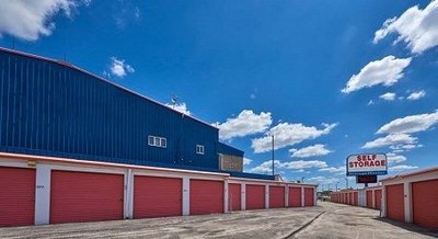 StorageMart self storage in Milwaukee on West Silver Spring Drive
