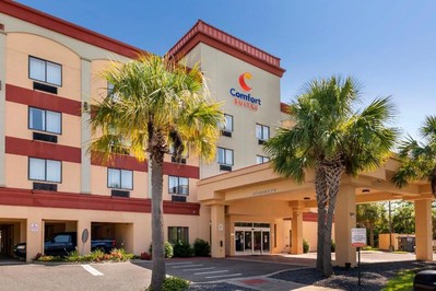 Comfort Suites West Jacksonville, Florida - Sale Brokered by DSH Hotel Advisors