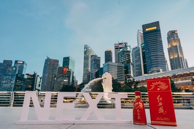 La foto muestra el licor Red Xifeng en la Cumbre NEXT (Singapur 2021) que se llevó a cabo en Singapur el 29 de septiembre de 2021. (PRNewsfoto/Xinhua Silk Road)