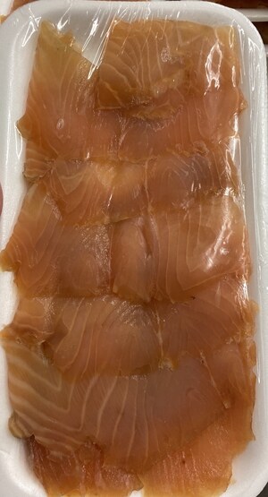 Avis de ne pas consommer du saumon fumé vendu par la poissonnerie Marché Pêche Pêche
