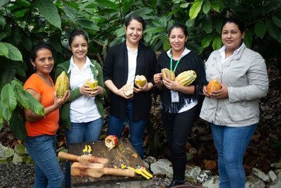 Rosa Maribel Cortes, Julibee Portillo, Alejandra Lemus, Julissa Medina and Sandra Buezo all work at the Xol chocolate factory in Honduras. Xol chocolate is a brand of the Fairtrade-certified COAGRICSAL cooperative, and the new factory in Honduras was built utilizing a Fairtrade Premium. The factory, the largest of its kind in the region, was built in response to the droughts and diseases caused by climate change. Photo : Fairtrade