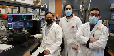 L’équipe de recherche de l’INRS composée du professeur Charles Ramassamy, spécialiste de la maladie d’Alzheimer, du doctorant Mohamed Raâfet Ben Khedher et du chercheur postdoctoral Mohamed Haddad (de gauche à droite). (Groupe CNW/Institut National de la recherche scientifique (INRS))