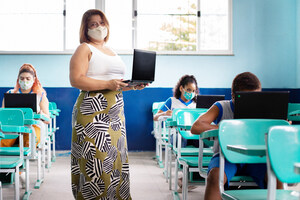 Mais de 180 escolas públicas do RJ participam de cursos de formação em TI
