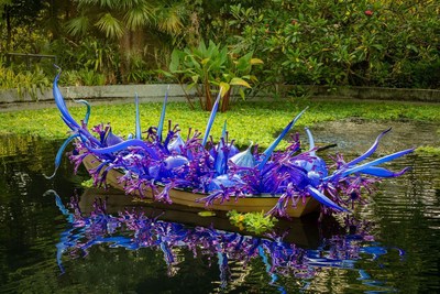 Dale Chihuly, Blue and Purple Boat, 2006. Gardens by the Bay, Singapore, installed 2021 © Chihuly Studio. All Rights Reserved (PRNewsfoto/Hustle & Bustle)