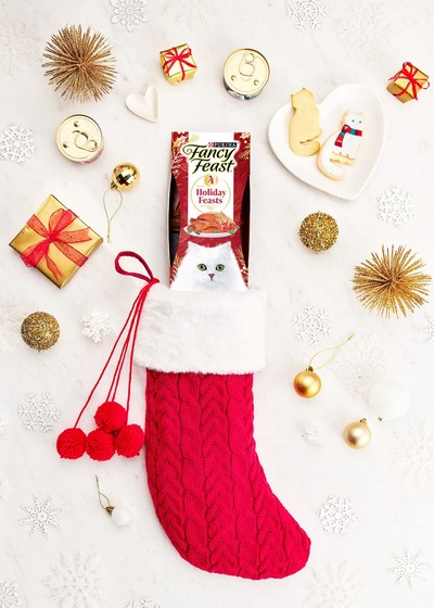 The new Fancy Feast Stocking Stuffer Sleeve features two new holiday feast inspired flavors, Yuletide Turkey Feast with Sweet Potato & Tomato in Gravy and Hearthside Salmon Platter with Pumpkin & Spinach Pate