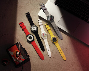 Swatch regresa a 1984 en bioceramic