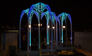 Pacific Science Center Teams Up with AWS and the Seattle Kraken to Light Up its Iconic Arches as Part of the Game-Day Experience