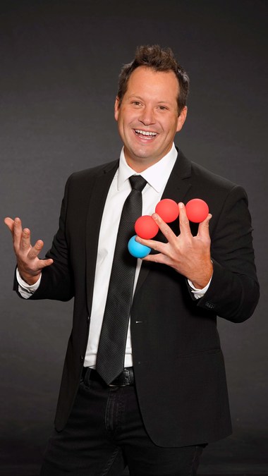 Comedy Magician Farrell Dillon Announces Grand Opening - Vimarsana News