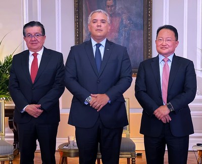 From Left to Right: Dr. Fernando Ruiz Gomez, Minister of Health and Social Protection, Republic of Colombia; Iván Duque Márquez, President of Colombia; Dr. J. Joseph Kim, President and CEO, INOVIO Pharmaceuticals