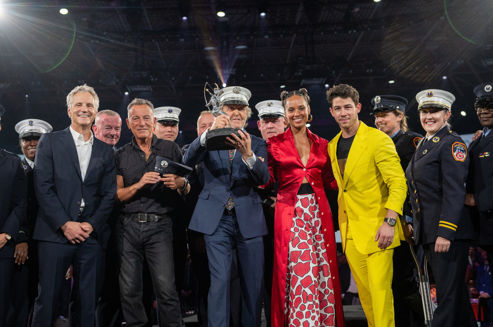 Robin Hood's Annual Benefit Returns to Raise $77.5 Million For The Fight Against Poverty in New York City - Vimarsana News