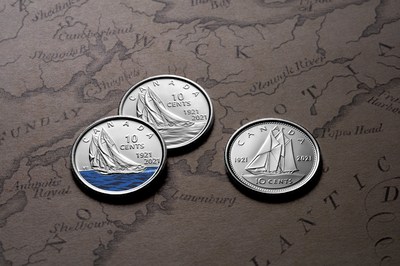 Les toutes nouvelles pices de circulation commmoratives de 10 cents de la Monnaie royale canadienne clbrant le 100e anniversaire du Bluenose (Groupe CNW/Monnaie royale canadienne)
