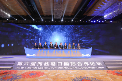 La foto muestra la publicación de la Declaración de Ningbo para los puertos del transporte marítimo global, que conjuntamente enfrentan cambios, superan las dificultades y analizan estrategias relacionadas. (PRNewsfoto/Xinhua Silk Road)
