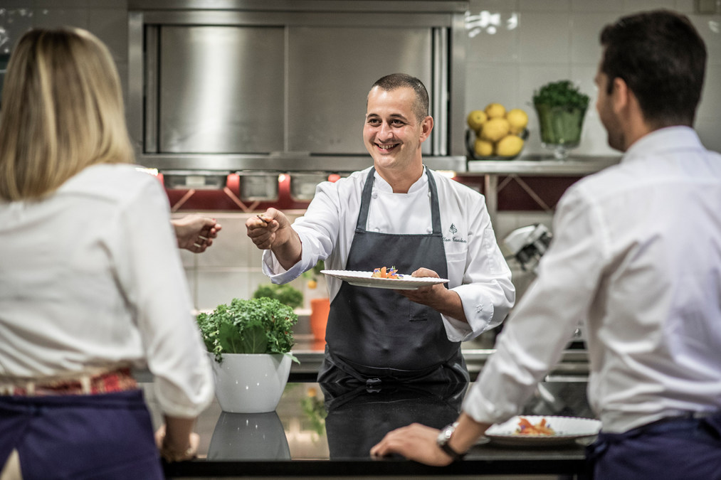 Five exceptional gifts to experience a magical Christmas with Four Seasons Hotel George V, Paris - Vimarsana News
