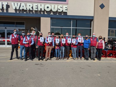 Lowe's Canada, one of Canada's leading home improvement retailers, is proud to announce the results of yet another highly successful. Thanks to associates' unrelenting efforts and customers' generosity who actively took part in the Lowe's Canada Heroes campaign, over $1.5 million will be distributed to more than 235 partner organizations in Canada. (CNW Group/Lowe's Canada)