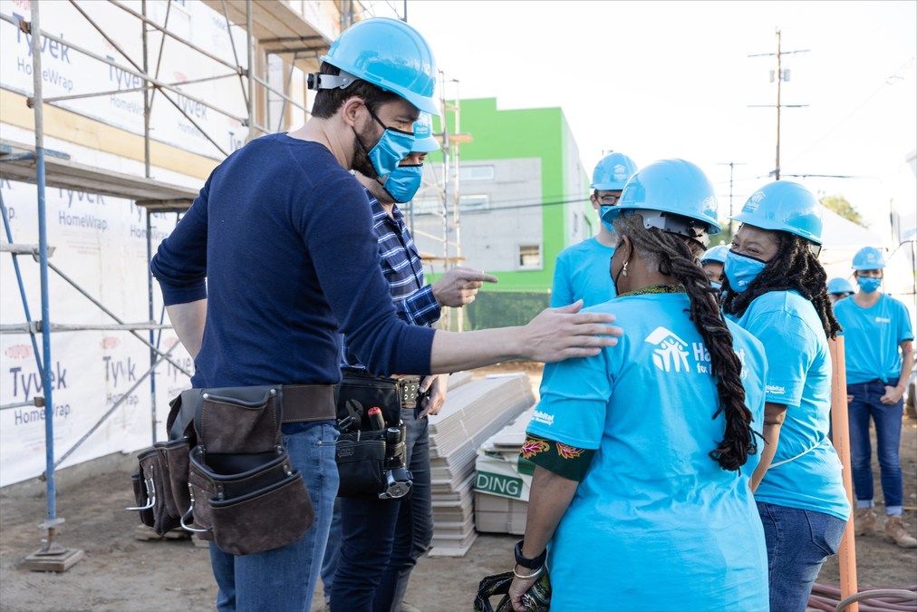 Drew and Jonathan Scott lead volunteers back to the Habitat for Humanity build site, call for support for healthy and affordable housing - Vimarsana News
