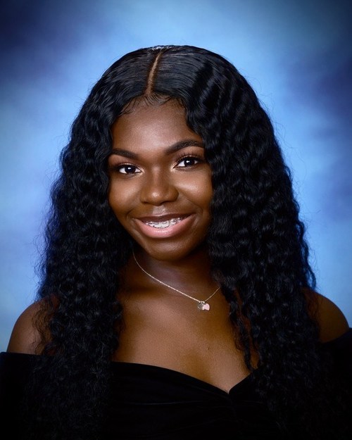 Janae Smith-Williams was awarded $125,000 as the recipient of Zeta Phi Beta Sorority Inc.’s Triumphant Founder Pearl Anna Neal Centennial Scholarship. The student athlete was chosen from more than 5000 graduating seniors across the U.S. and now attends Macalester College as a psychology major.