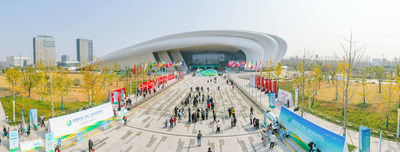 La fotografía corresponde a la cuarta Exposición Internacional Alimentaria de China (Huai'an) que se inició el jueves pasado en Huai'an, provincia de Jiangsu, en el este de China. (PRNewsfoto/Xinhua Silk Road)