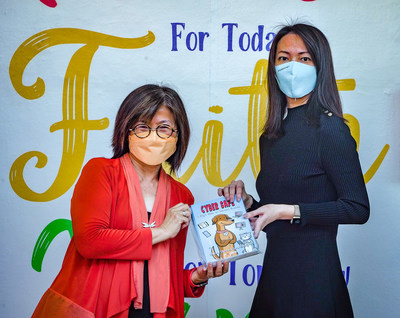 Ms Jess Ng, Country Head for Singapore & Brunei, Fortinet presenting the books to Ms Lisa Choy, Principal at Grace Orchard School (PRNewsfoto/Fortinet)