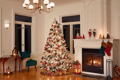 People across the country are looking to celebrate the holidays safely in their home, and Lowe’s Canada is set to help them host with pride with small project ideas and tips to bring something new to their home interior. Stores also have everything to deck the halls inside and out and make homes merrier with style. (CNW Group/Lowe's Canada)