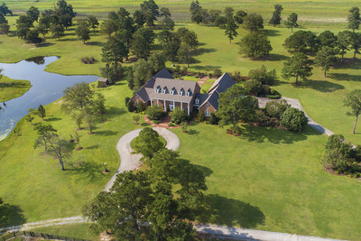 Butler Farm’s main residence is a stately manor offering 4 large bedrooms and 3.5 baths. Features include a billiards room, grand foyer, chef’s kitchen and a lovely courtyard that opens to the beautiful grounds. One of the property’s 10 ponds is located adjacent to the home. NorthCarolinaLuxuryAuction.com.