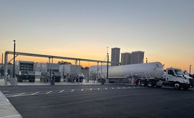 Centro de distribuição de hidrogênio da FirstElement Fuel em Livermore, na Califórnia. A FirstElement é a desenvolvedora, proprietária e operadora da marca True Zero de estações de abastecimento de hidrogênio que atualmente representa a maior rede de estações de abastecimento de hidrogênio do mundo.