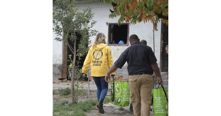 Scientology Volunteer Ministers of Budapest Reach Out in Friendship to a Nearby Village