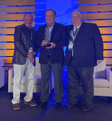 2019 Vision Award Recipient Tommy Lane presented R. Jan Pinney with the 2021 LIDMA Vision Award along with LIDMA President Robert Bland