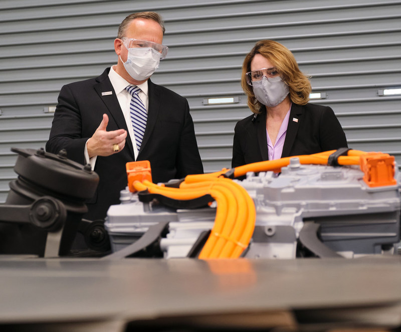 GM Defense President Steve duMont talks with U.S. Deputy Secretary of Defense Kathleen Hicks Monday, November 8, 2021 at the General Motors Warren Technical Center in Warren, Michigan. Secretary Hicks was visiting the facility to see how GM’s defense and government-facing business will support the Department of Defense become a more electric, more autonomous and more connected organization now and into the future. (Photo by Steve Fecht for GM Defense)