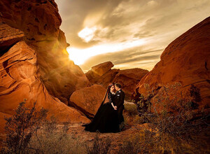 Outdoor Wedding Specialist, ScenicLasVegasWeddings.com, Presents Newest Nuptial Photography Location - the Vistas of 'Fire Rock'