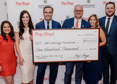 Pep Boys presentó a la Fundación Bob Woodruff una donación de  $100,000; lo que representa una nueva y significativa inversión de la icónica compañía de 100 años en los veteranos militares de Estados Unidos.