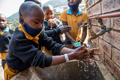 Children learn about safe hygiene practices at outdoor handwashing facilities at Matavha Primary School in South Africa. Credit: WaterAid/Eben Liebenberg