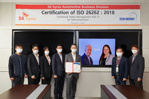 Representatives from SK hynix commemorated ISO 26262 FSM certification with officials from TUV Nord at a virtual event on Nov. 11.
