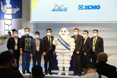 XCMG Signs Purchasing Orders Totaling US$50 Million at CIIE 2021.