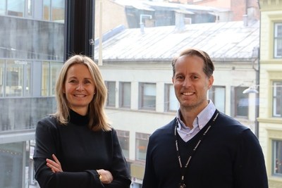 Siri G. Børsum, Global VP, Financial Vertical, Global Partnerships & Eco-Development Business Dept, Huawei Consumer Business Group (left), with Christoffer Andvig, CEO of Neonomics (right)