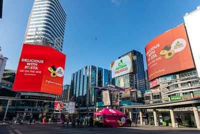 Yonge-Dundas Square in Toronto take over by Avocados From Mexico (CNW Group/Avocados from Mexico)