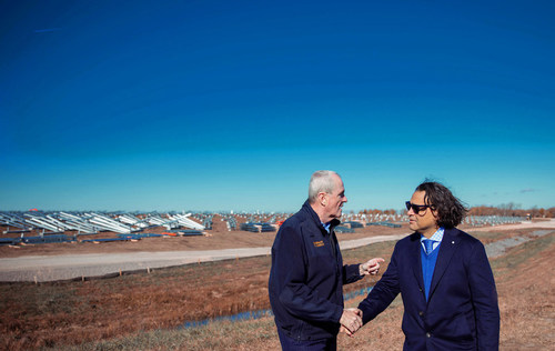 With the backdrop of the Mt. Olive Solar Project, Governor Murphy spoke about New Jersey's need to reduce reliance on fossil fuels and mitigate the climate change New Jersey is already experiencing. More clean energy generation is a major step toward this goal. CEP Renewables' CEO, Gary Cicero thanks the Governor for his resolve to drive positive change.