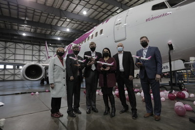 From left to right (Juanita Marois, CEO, Métis Crossing, Tom Ruth, President & CEO, Edmonton International Airport, Charles Duncan, President of Swoop, Rajan Sawhney, Alberta Minister of Transportation, Rick Smith, Deputy Mayor of Leduc County, Tim Cartmell, City Councillor, City of Edmonton) (CNW Group/Swoop)
