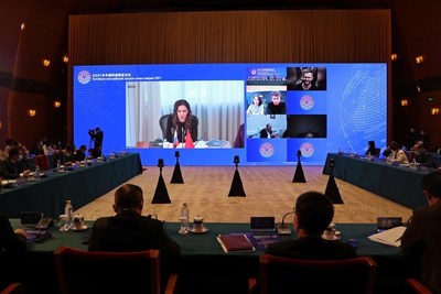 The 2021 China-Russia Internet Media Forum is held online via video link as well as offline at venues in Beijing and Moscow, on Nov 22. [Photo by Wang Zhuangfei/chinadaily.com.cn]