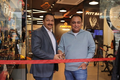 Sukanta Das - CEO, Firefox Bikes & Rohit Gothi - CEO, Hero Cycles at the store launch (FROM L-R)