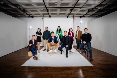 Hepmil Media Group berusaha mentafsir semula industri kandungan dan hiburan Asia Tenggara dengan pendanaan Siri A-nya. Karl Mak (6 dari kiri, duduk) dan Adrian Ang (4 dari kiri, duduk) mengasaskan syarikat pada tahun 2015 dan kekal aktif dalam operasi seharian. (PRNewsfoto/Hepmil Media Group)